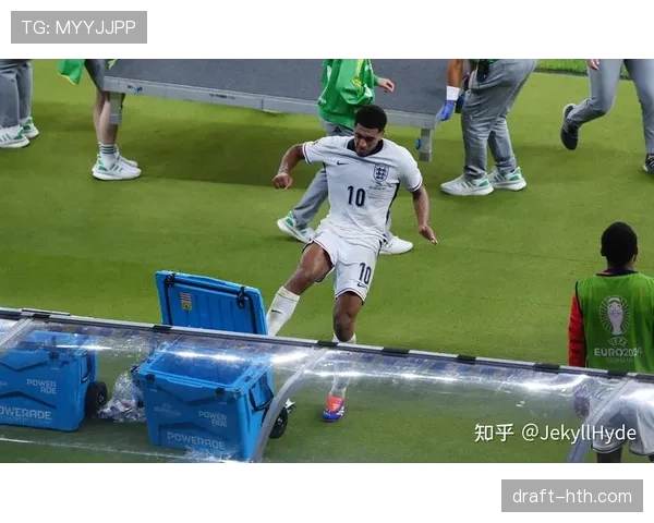 英格兰队新一代边锋萨卡本赛季表现稳健